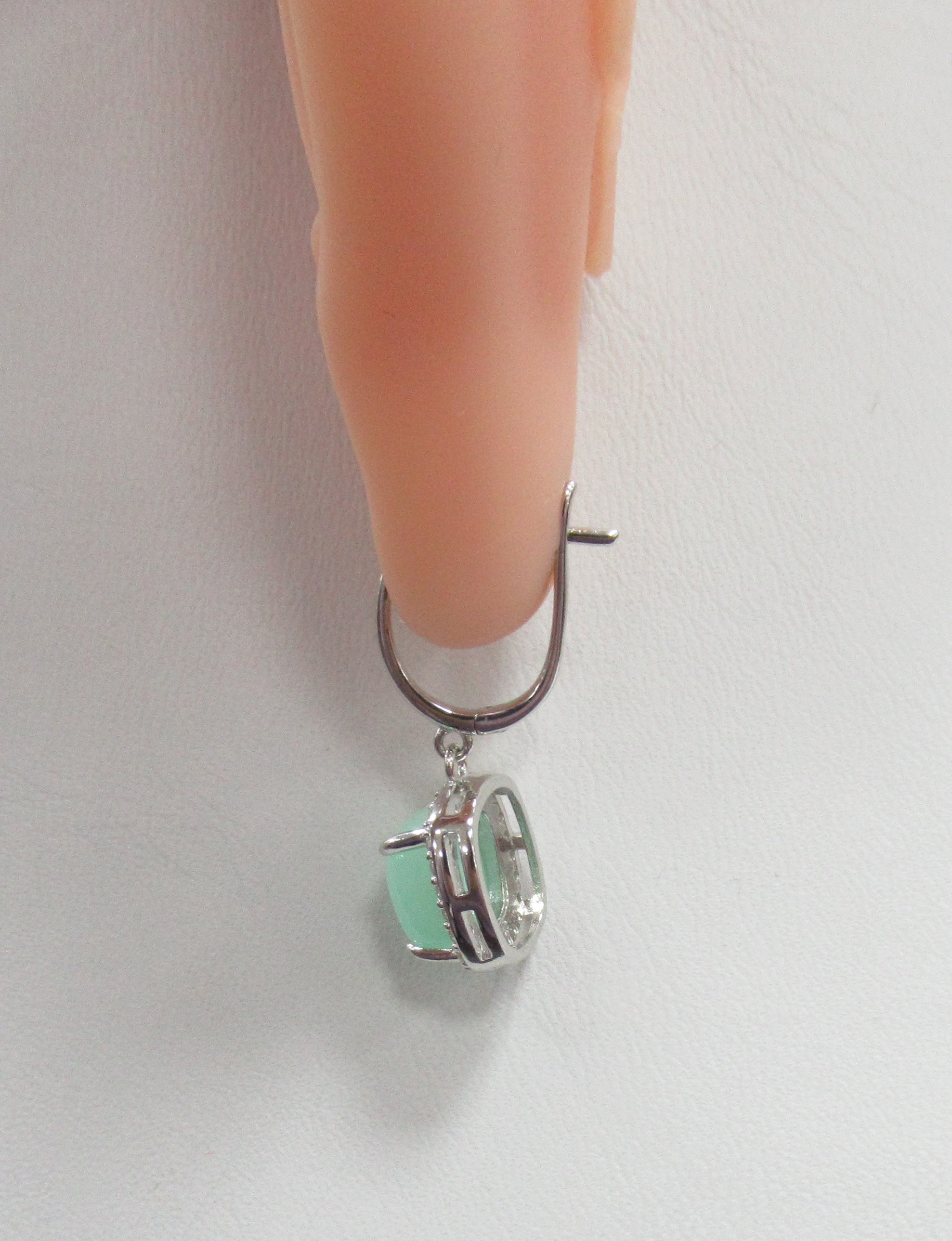 Серебряные серьги с зелеными халцедонами